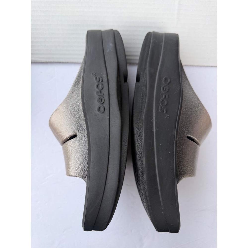 Oofos Metallic Slide Platform Sandals - Women's Bronze/Black - Picture 5 of 10